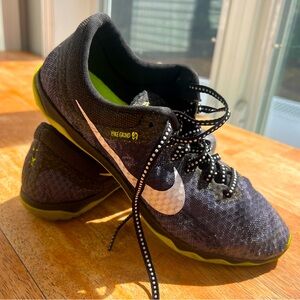 Nike Womens Rival Waffle Size 7.5 Athletic Running Sneaker, Black/Grey/Green